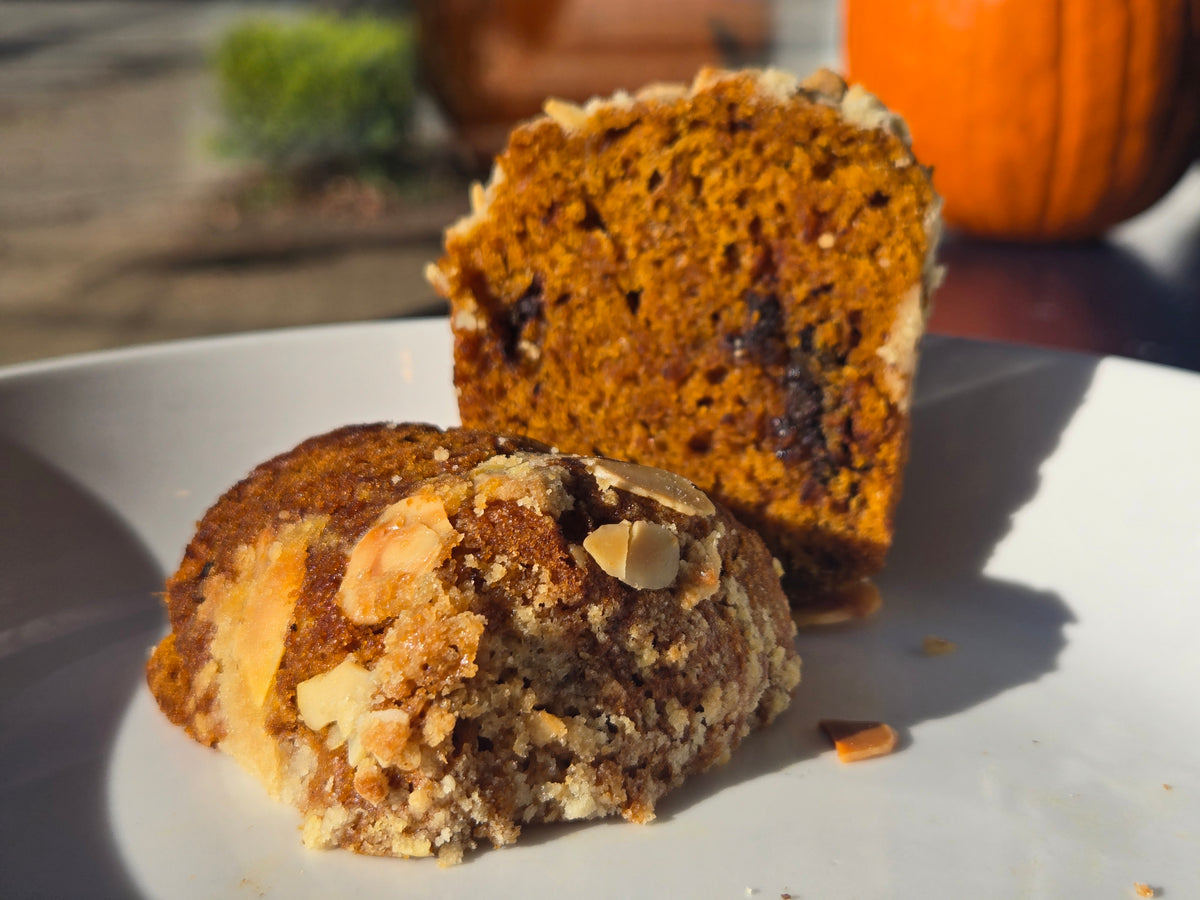 Pumpkin Muffin w/Chocolate Chips & Almond Streusel